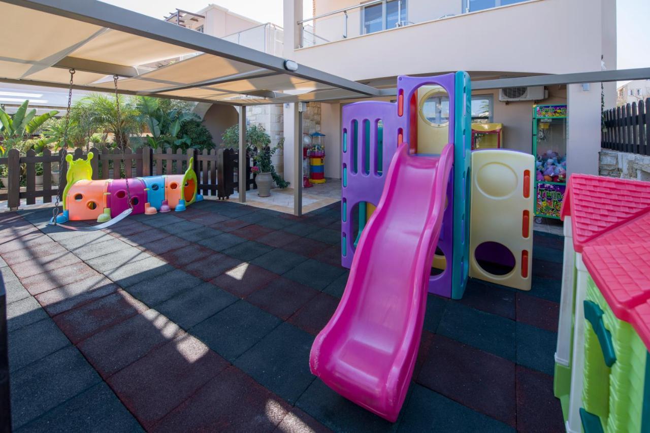 Isida Hotel Agia Marina Exterior foto