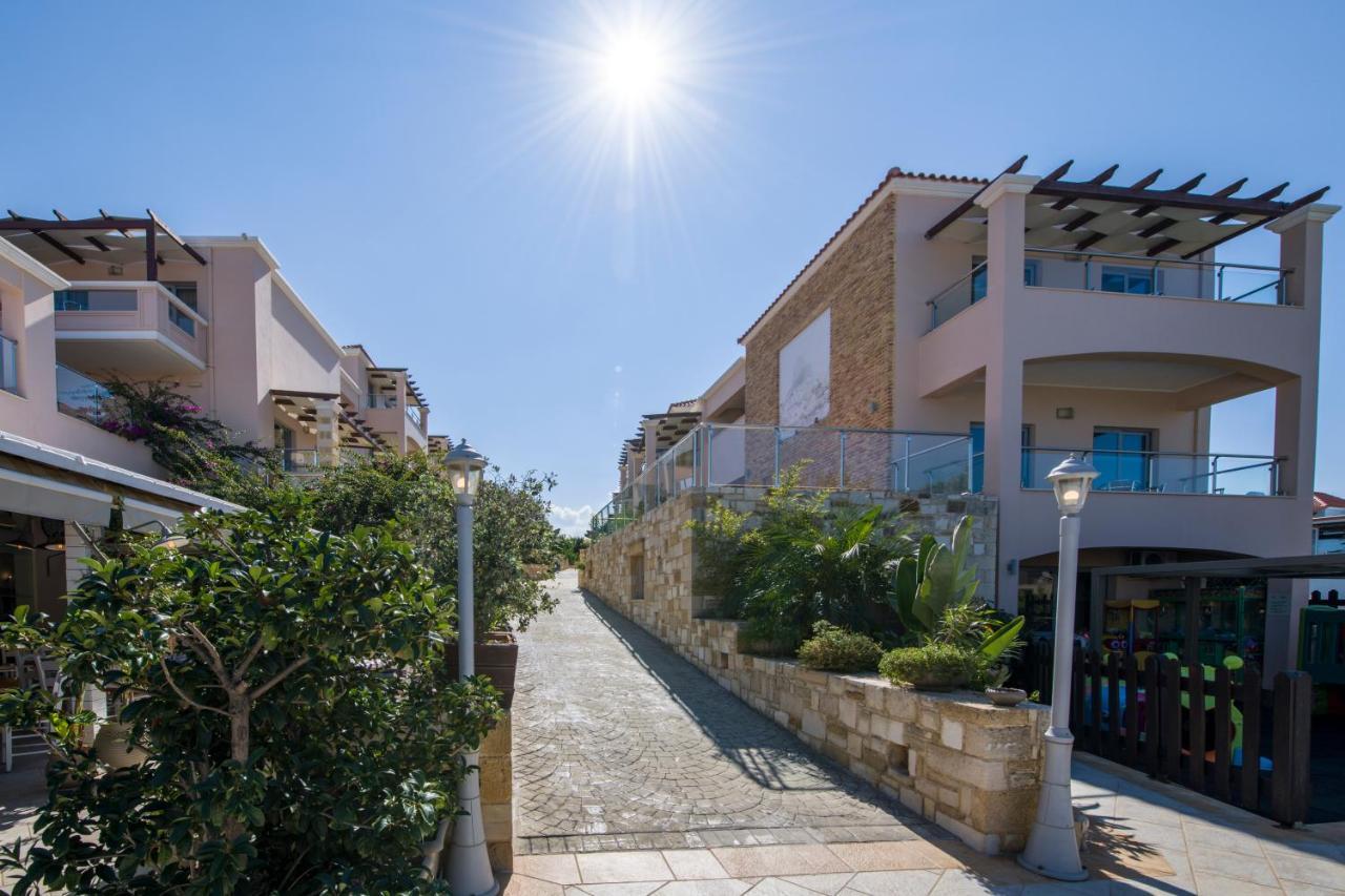 Isida Hotel Agia Marina Exterior foto