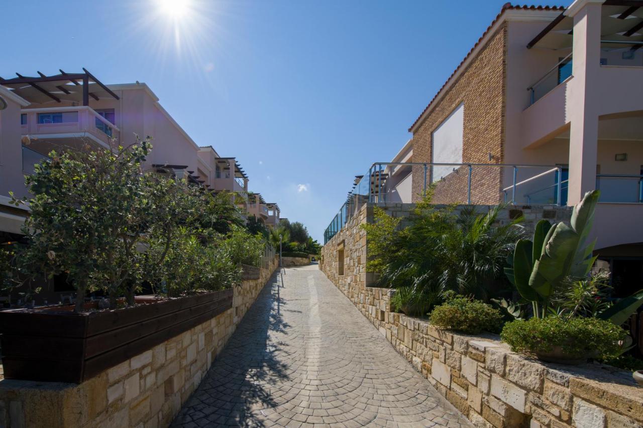 Isida Hotel Agia Marina Exterior foto