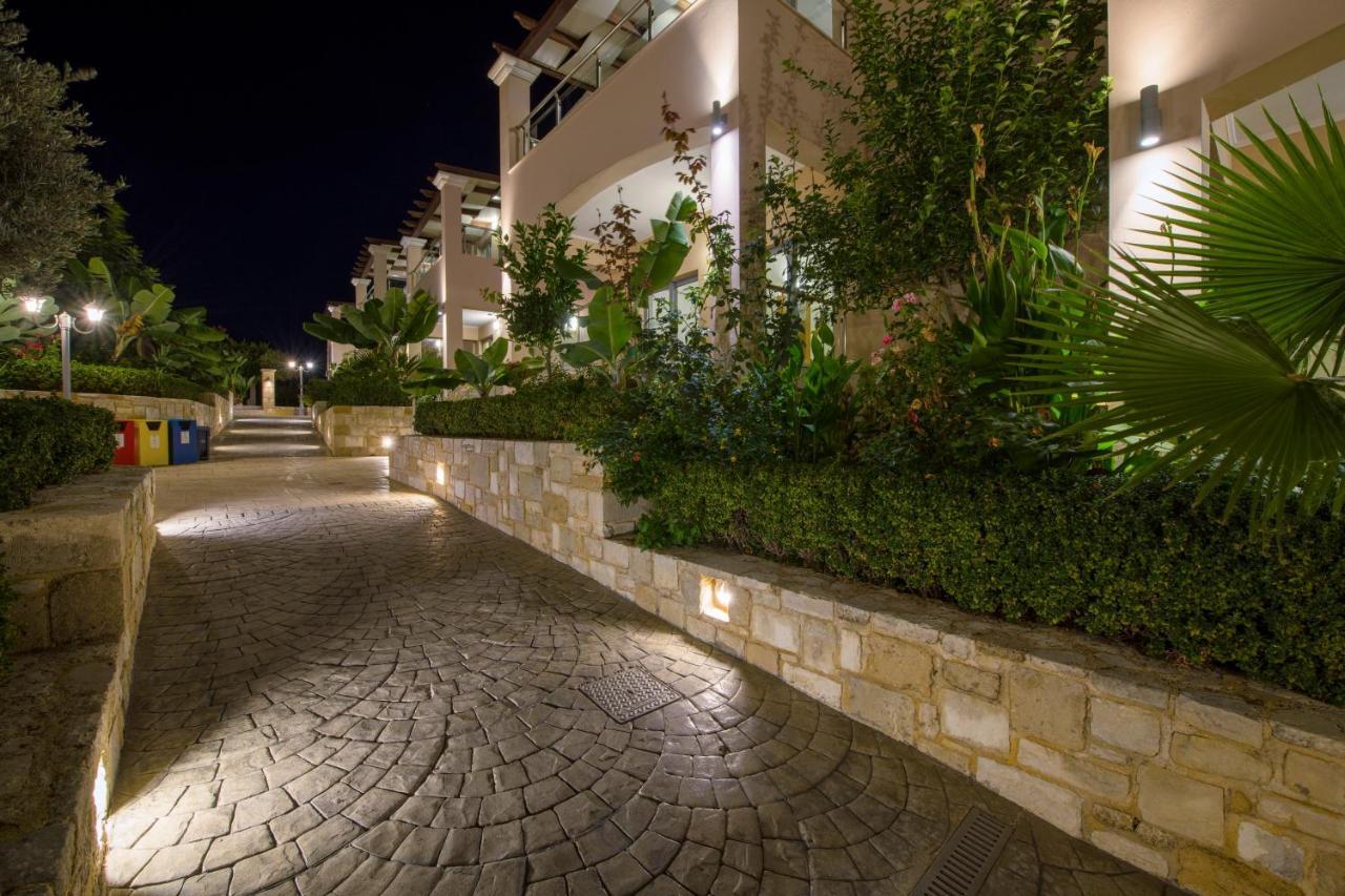 Isida Hotel Agia Marina Exterior foto